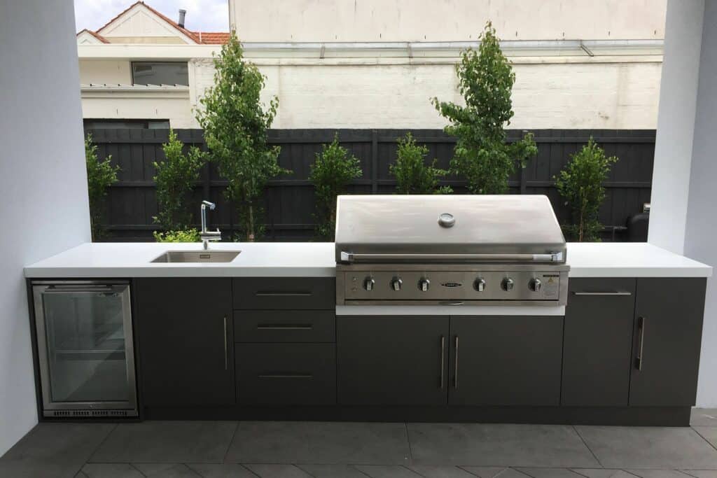 13 Timeless Outdoor BBQ Kitchen Ideas