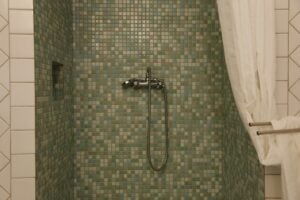 Pros and Cons of Onyx Shower Walls