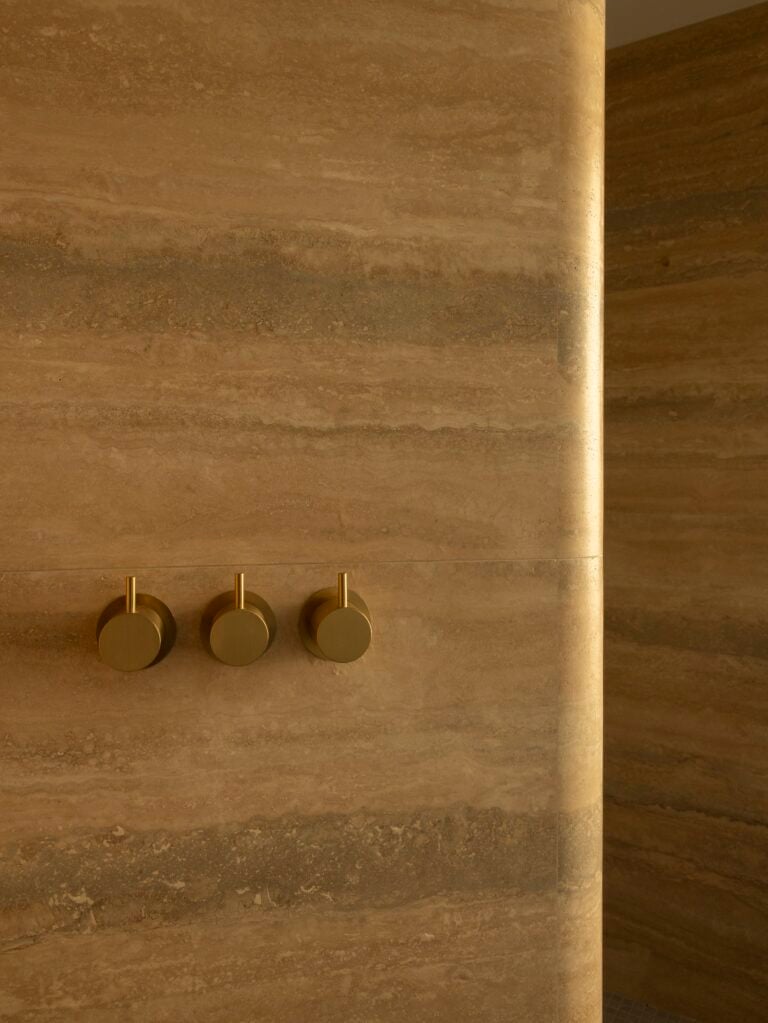 Silver Travertine Details